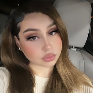 Meet your Posher, Mia